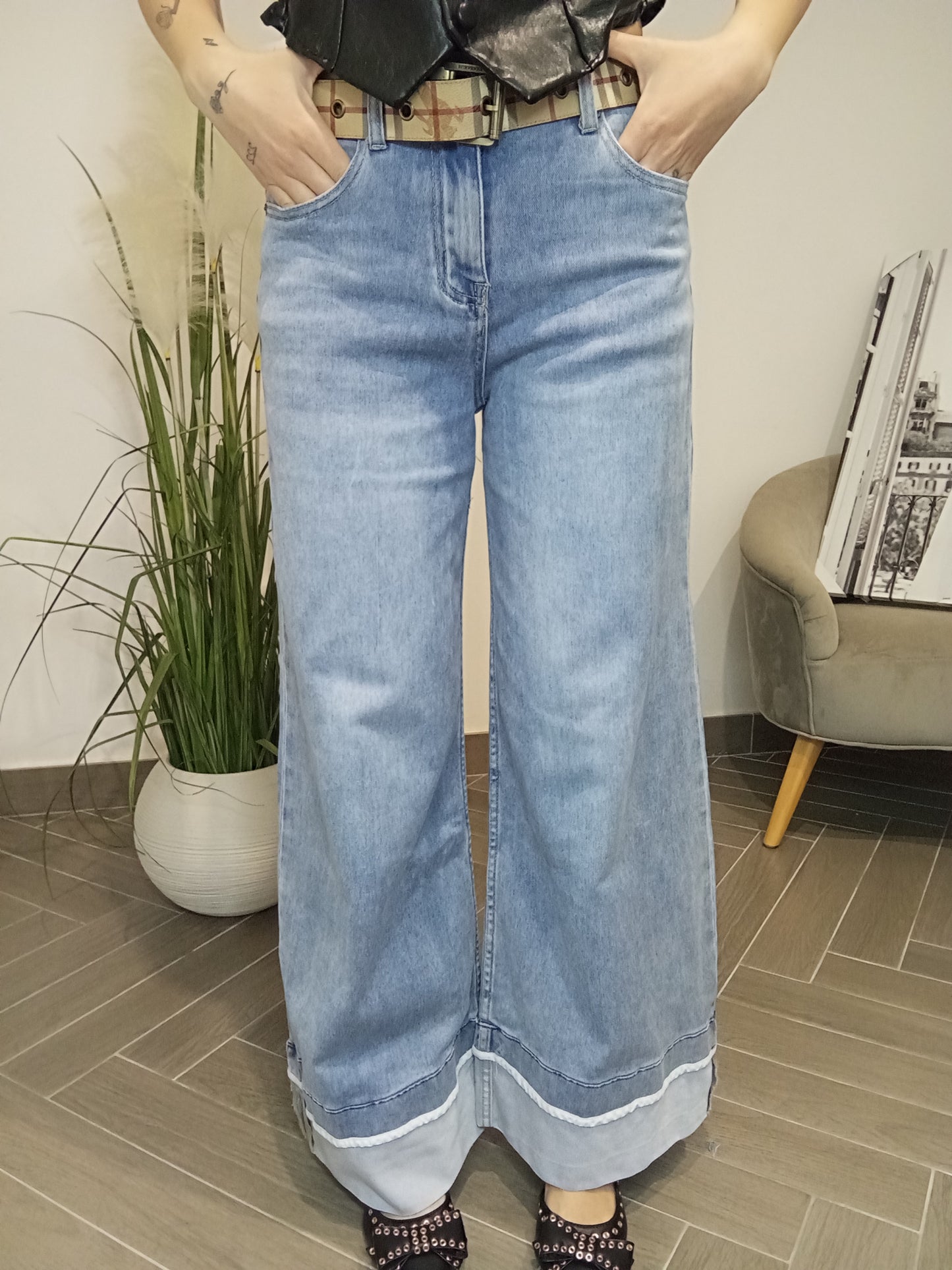 Jeans chiari con finto risvolto
