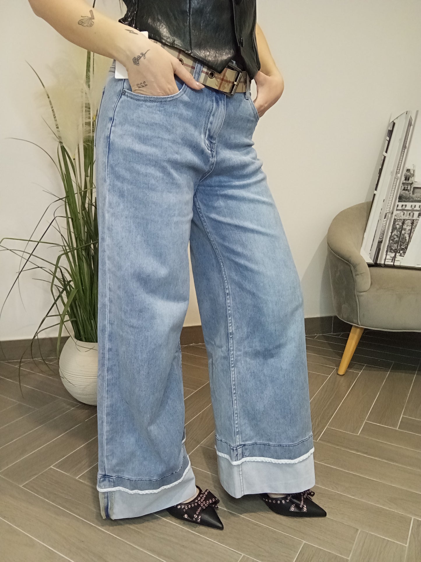 Jeans chiari con finto risvolto